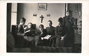W seminarium ks. Misjonarzy w Krakowie na Stradomiu - ks. Jan Pito (czwarty z lewej)